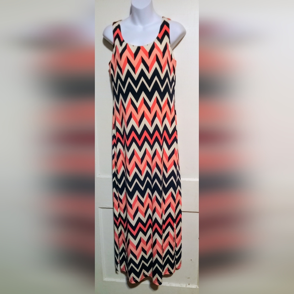 Jessica Howard Chevron Maxi Dress - Pink, Black, Cream. Size small